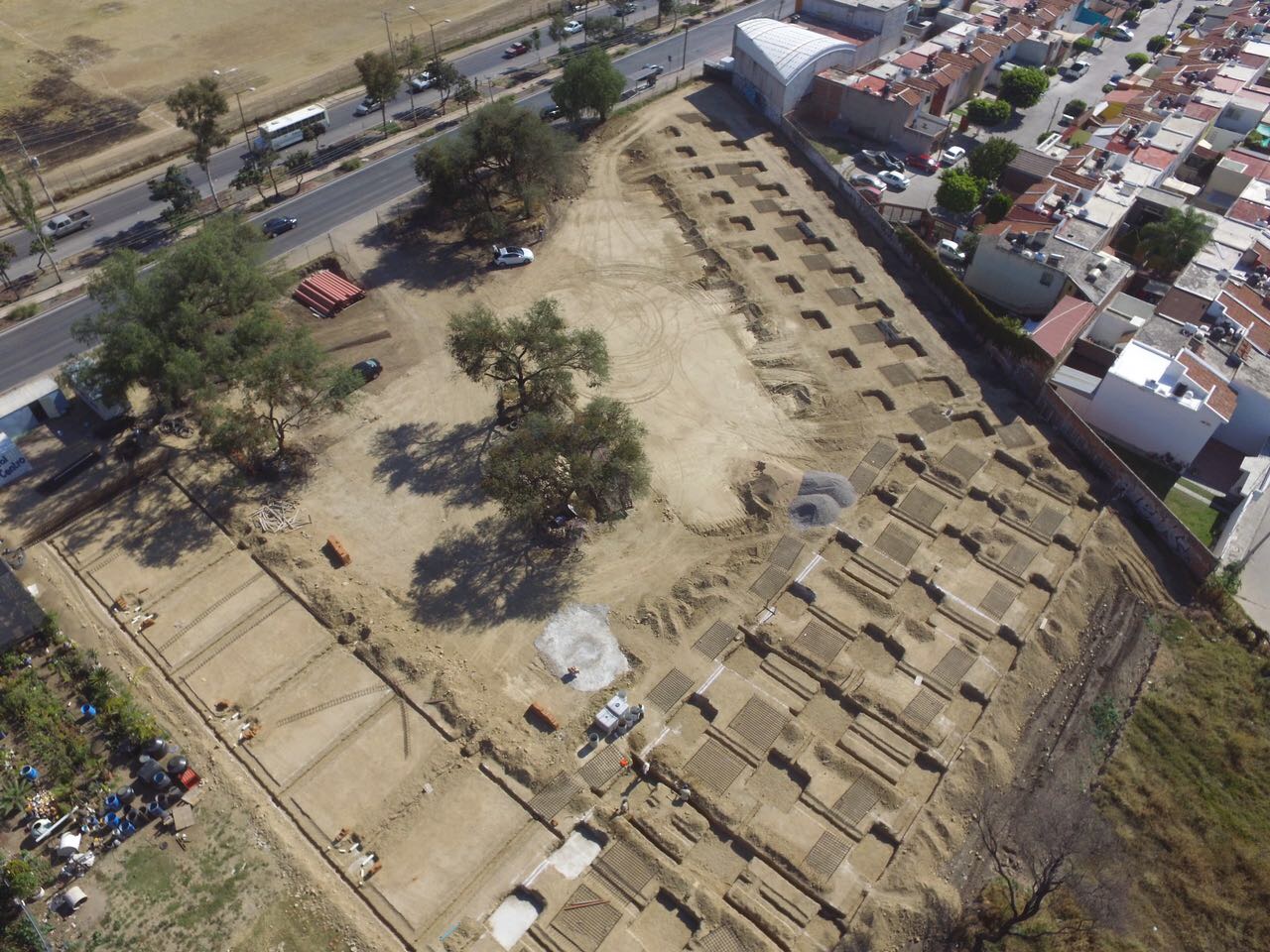 Terraza y área de estacionamiento de Europlaza en León Guanajuato, constructora Fer Et Ciment